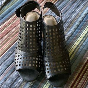 Comfy Black Healed Sandals